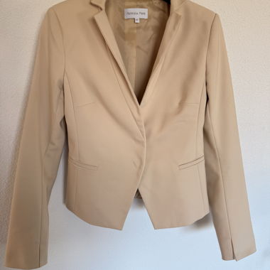 Beige blazer by Patrizia Pepe