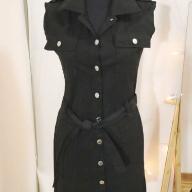 Robe noire sans manches