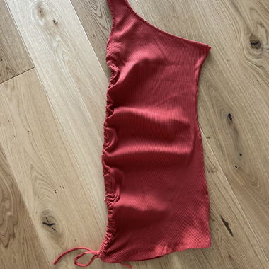 Abito monospalla rosso