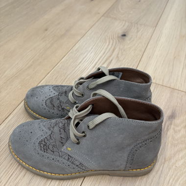 Scarpe in pelle grigia