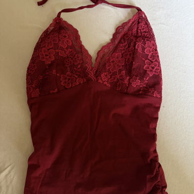 Top rouge en dentelle 