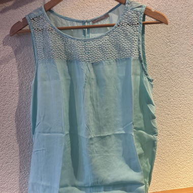 Türkises ärmelloses Top