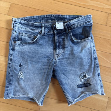 Short di jeans strappati