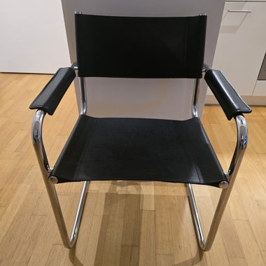 Freischwinger Stuhl mit Lederbezug