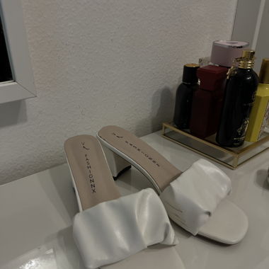 weisse heels