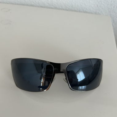 blue sunglasses