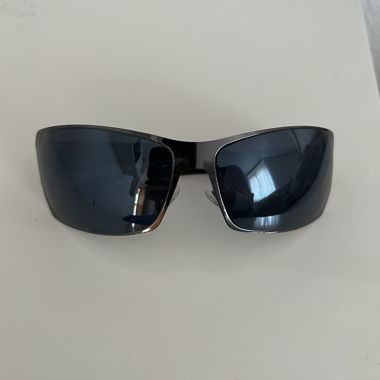 blue sunglasses