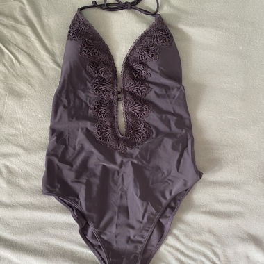 Robe de bain / top Hollister dos-nu
