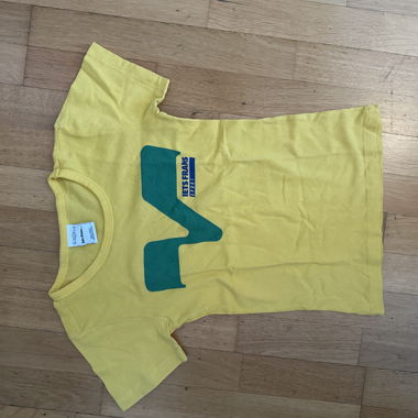 Gelbes T-shirt von Urban Outfitters