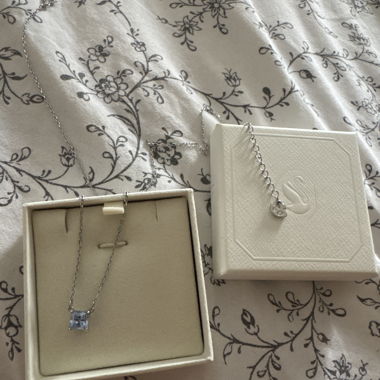 Swarovski-Ketten Collier blauer Gliederanhänger