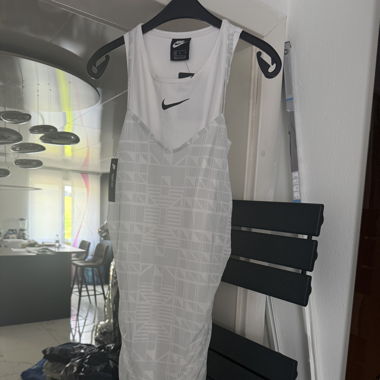 Neues Nike Kleid, Grösse M, !