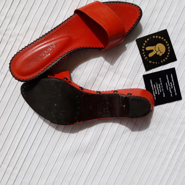 Yves Saint Laurent Pantolette 