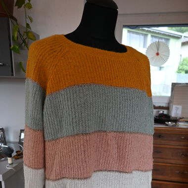 Gestreifter Pullover