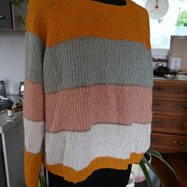 Gestreifter Pullover