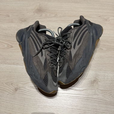 Yeezy 700v2 Geode 
