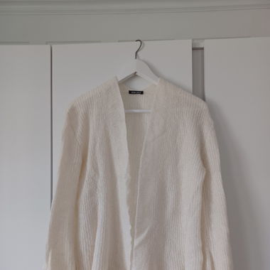 Cremefarbener Wollcardigan