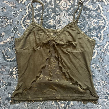 Top in pizzo verde oliva