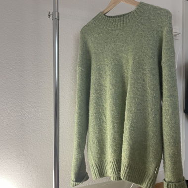 Grüner Pulli