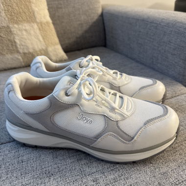 Joya Sneakers
