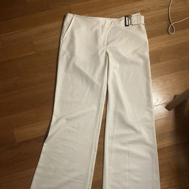 white lowrise pants