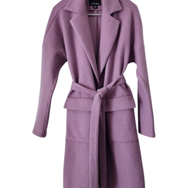 Manteau violet avec ceinture