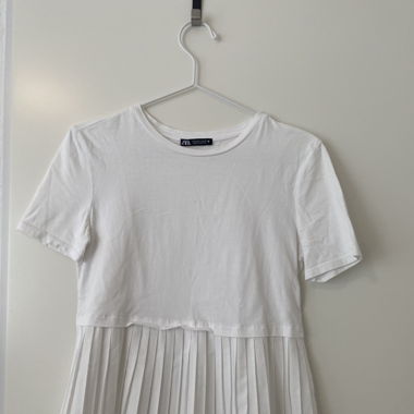 T-Shirt weiss mit Faltenvolant