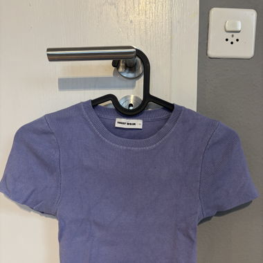 lila croptop