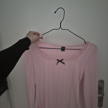 Haut à manches longues en dentelle rose