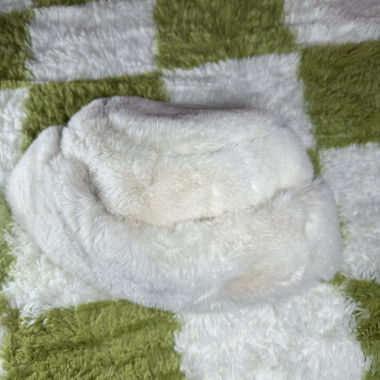 Cappello in finta pelliccia bianco