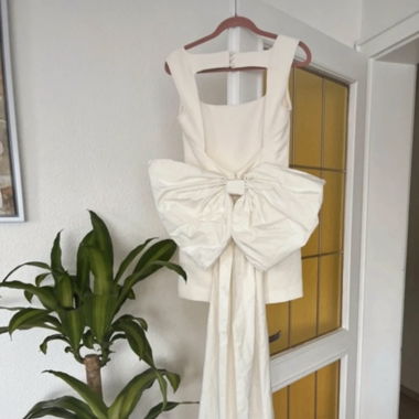Robe Rebecca Vallance