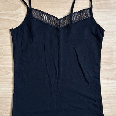 Schwarzes Top mit Spitze