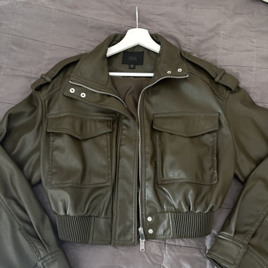 ZARA Jacke aus Kunstleder
