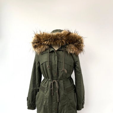 Khaki Wintermantel gefüttert mit Kunstpelz