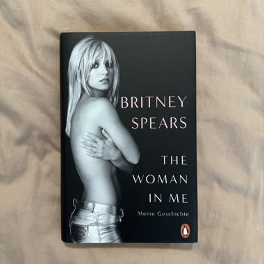 The woman in me Buch