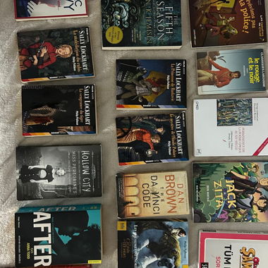  Livres utiles pour l’éducation 10francs/ livre 
