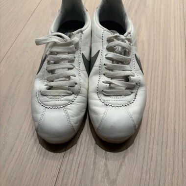 Sneakers Nike bianche e grigie