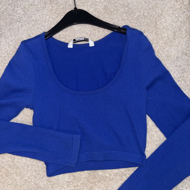 Top in maglia blu di Stradivarius