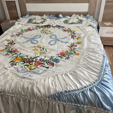 Embroidered Bedspread Set with Ruffles