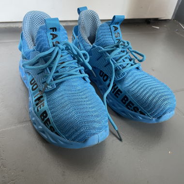 Blaue Laufschuhe - 39 - neu 