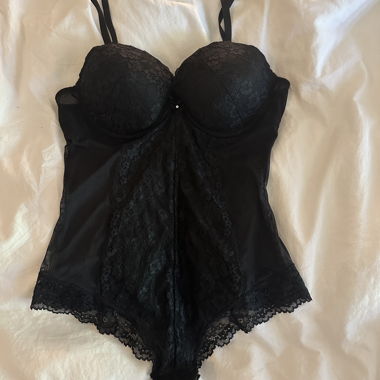 Body in pizzo nero
