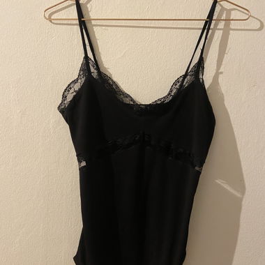 Body mit Spitze