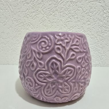 Vase en céramique lilas décoré