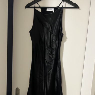 Schwarzes Minikleid