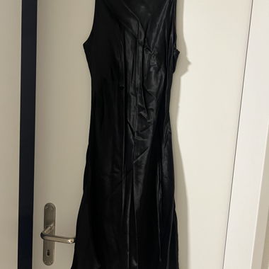 Schwarzes Minikleid