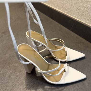Sandales à talons blancs