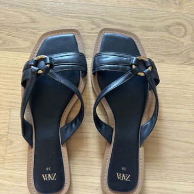 Zara Black Flat Sandals – Size 38