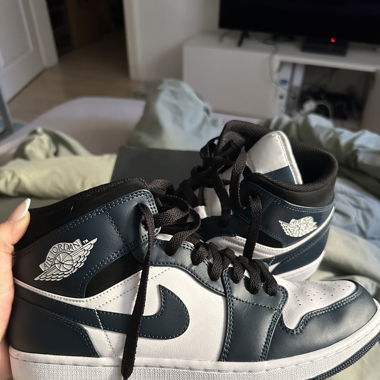 Air JORDAN 1MID Blau/Schwarz