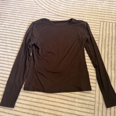 Braunes Langarmshirt