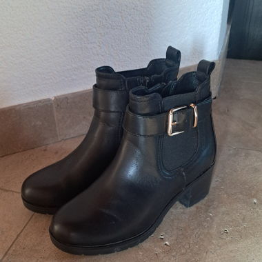 Schwarze Stiefeletten mit Absatz