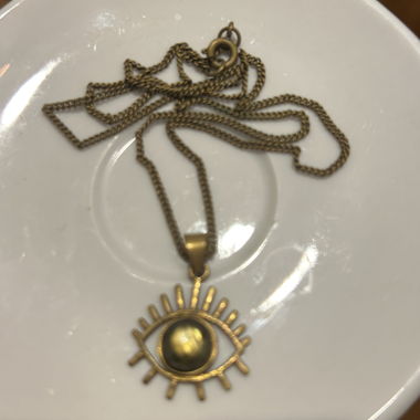 Collana con ciondolo a forma d’occhio